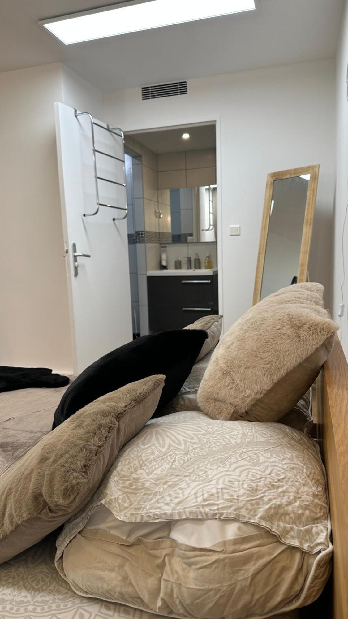 Appartement 5Min To Disneyland, Parking Prive Magny-le-Hongre Exteriör bild